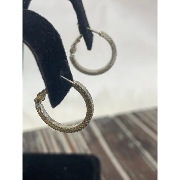 Small Vintage Silver Hoop Earrings - Picture 2 of 4